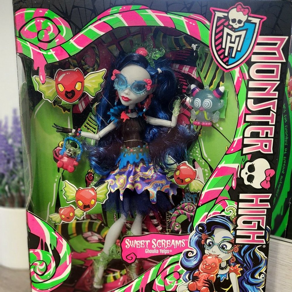 Monster High Sweet Screams Ghoulia Yelps